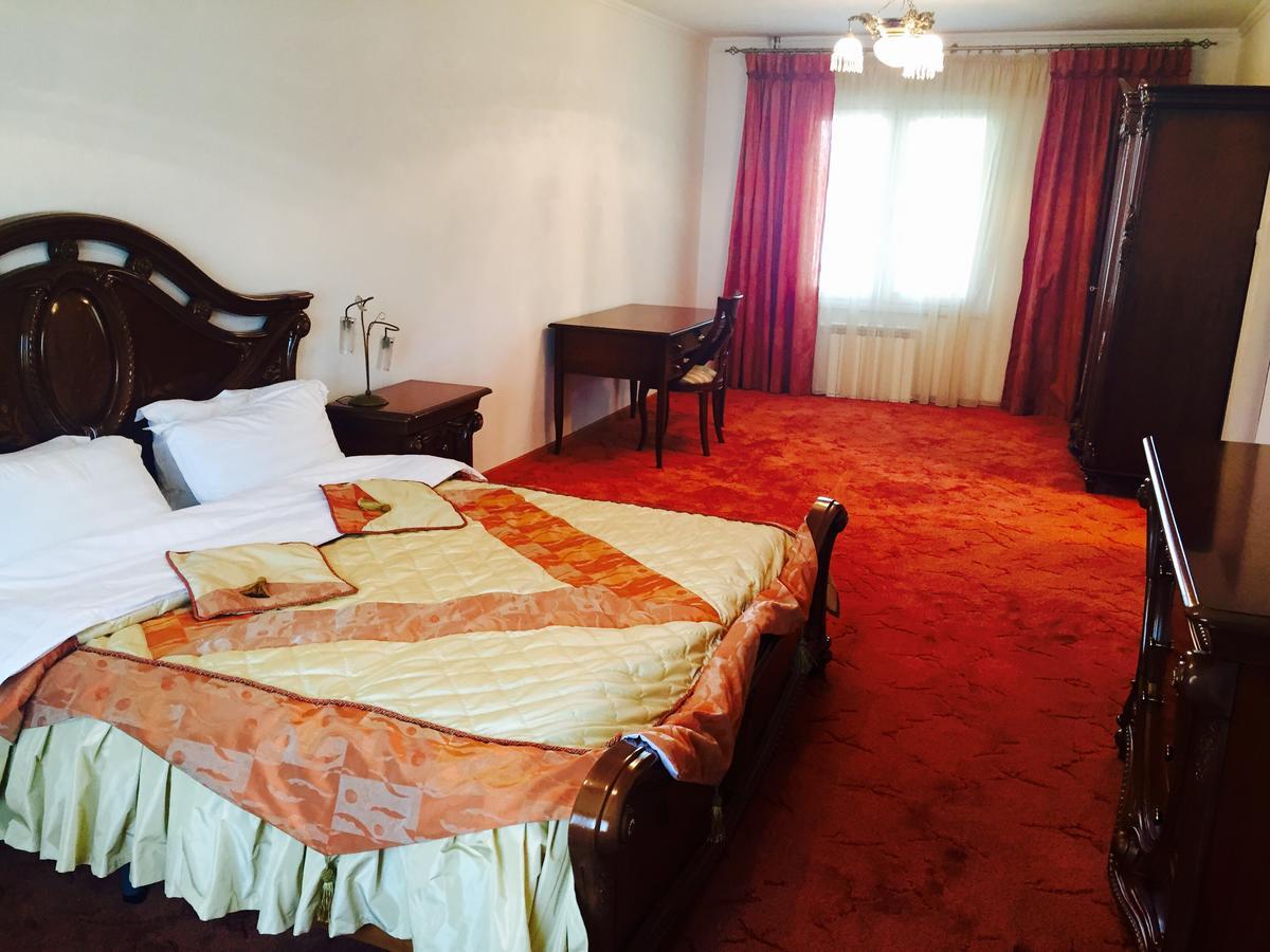 Hotel Ark Ms 塔拉兹 外观 照片