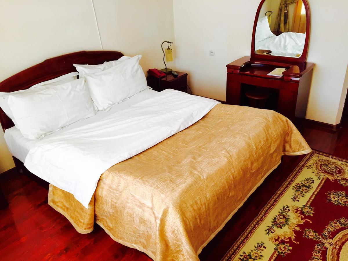 Hotel Ark Ms 塔拉兹 外观 照片